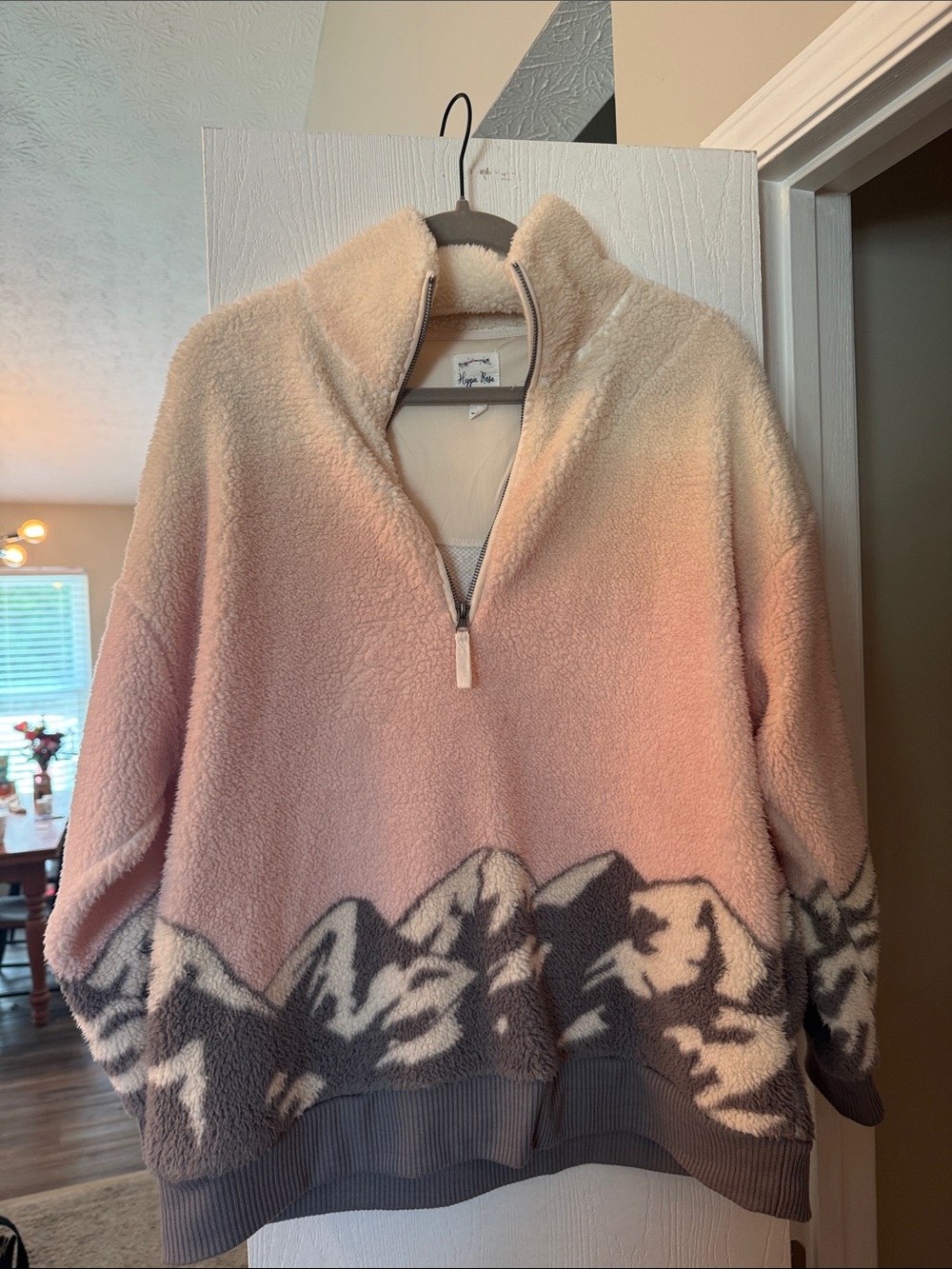NEVER WORN Hippie Rose Pink Ombre Sherpa Half-Zip Pullover with Mountain Motif